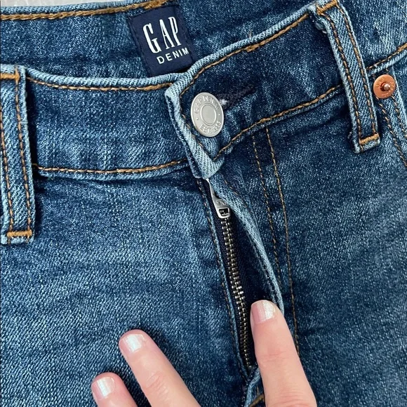 GAP denim Bermuda Jean rolled minor distressed shorts 27 - Picture 2 of 5